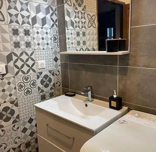 בית נופש Bas De Pour 6 *